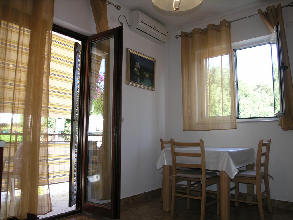 Apartments Rubinic Елса Номер фото